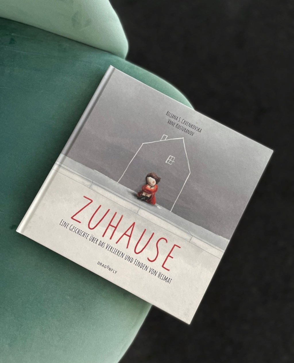 Сликовницата „Невидливата куќа“ на Црвенковска и Костуранов објавена на германски&nbsp;јазик￼